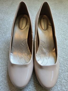 Giani Bernini Nude Patent Leather Block Heel Pumps Round Toe Neutral 8